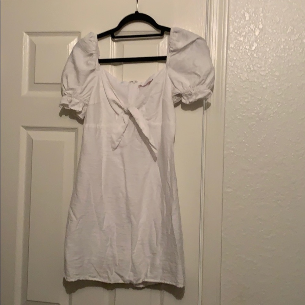 White puff sleeve dress